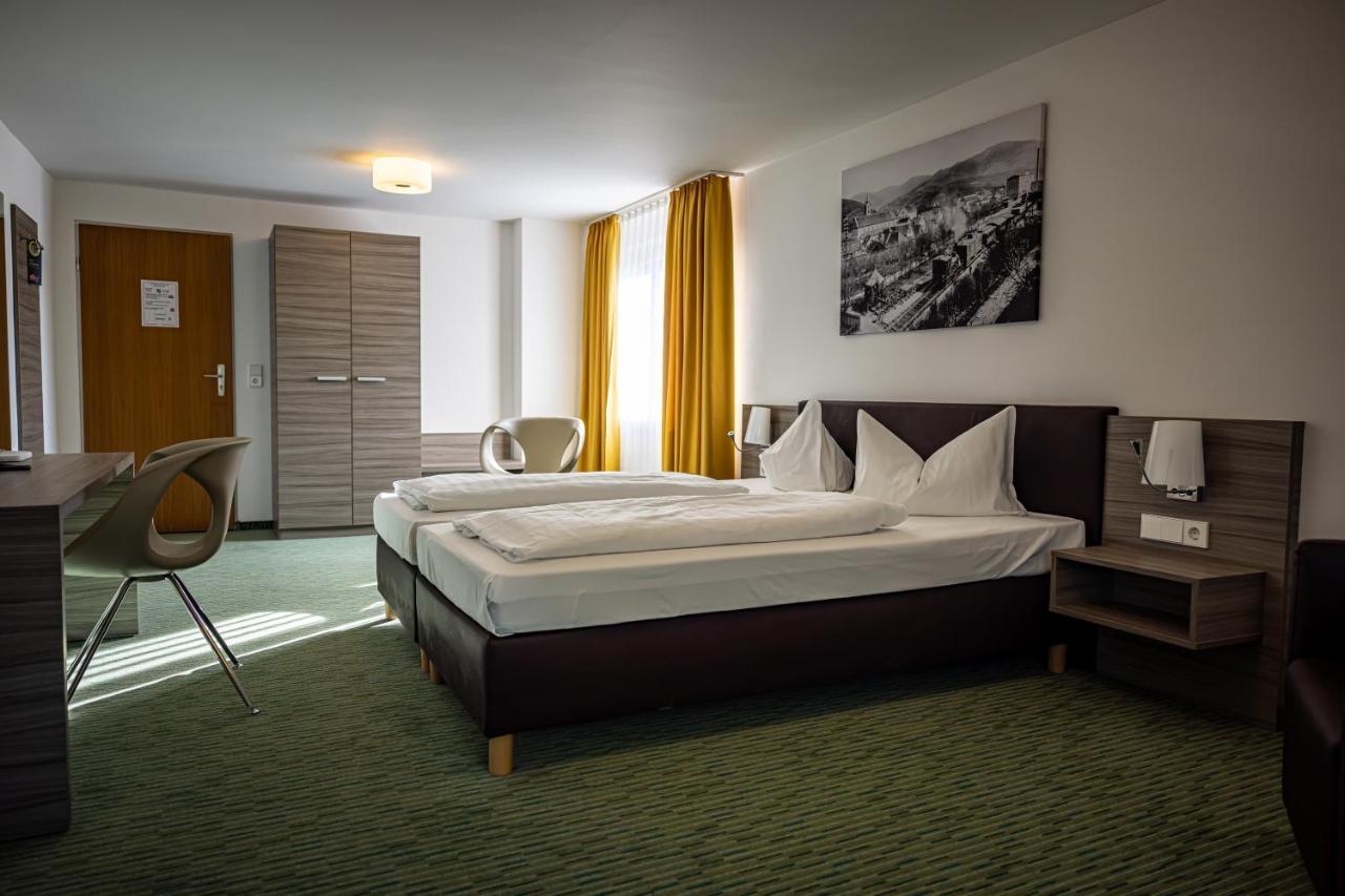 Hotel Gruener Baum 불러탈 외부 사진