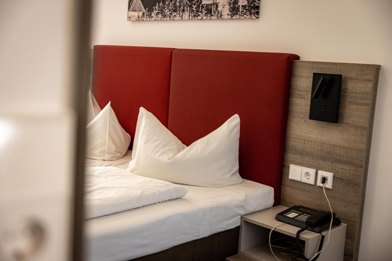 Hotel Gruener Baum 불러탈 외부 사진