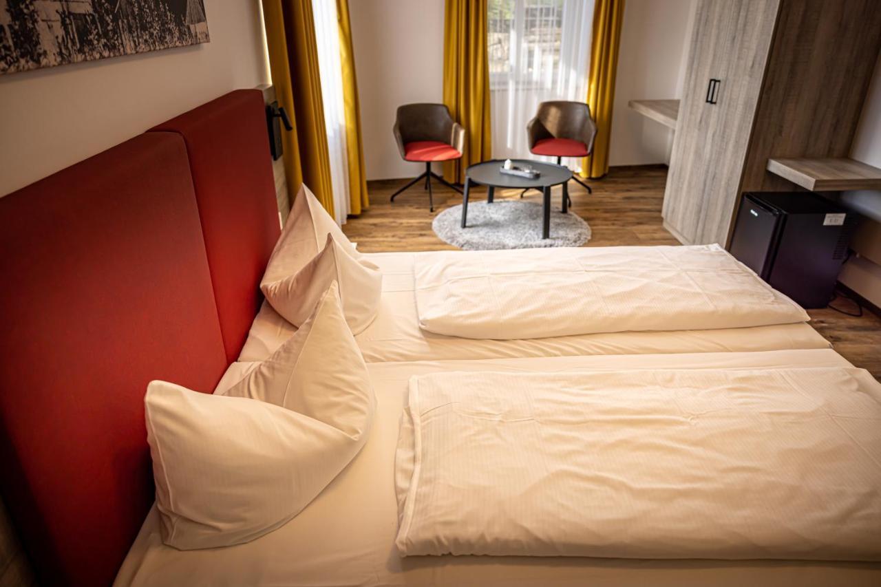 Hotel Gruener Baum 불러탈 외부 사진
